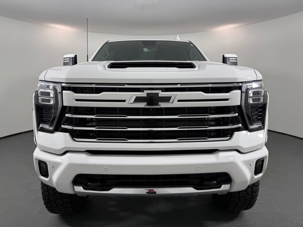 Used 2025 Chevrolet Silverado 2500 LTZ w/ LTZ Premium Package AWD/4WD image 9