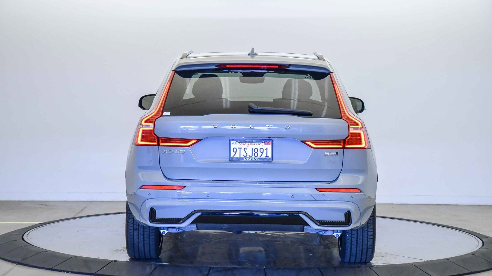 Certified 2025 Volvo XC60 B5 Ultra w/ Protection Package Premier image 3