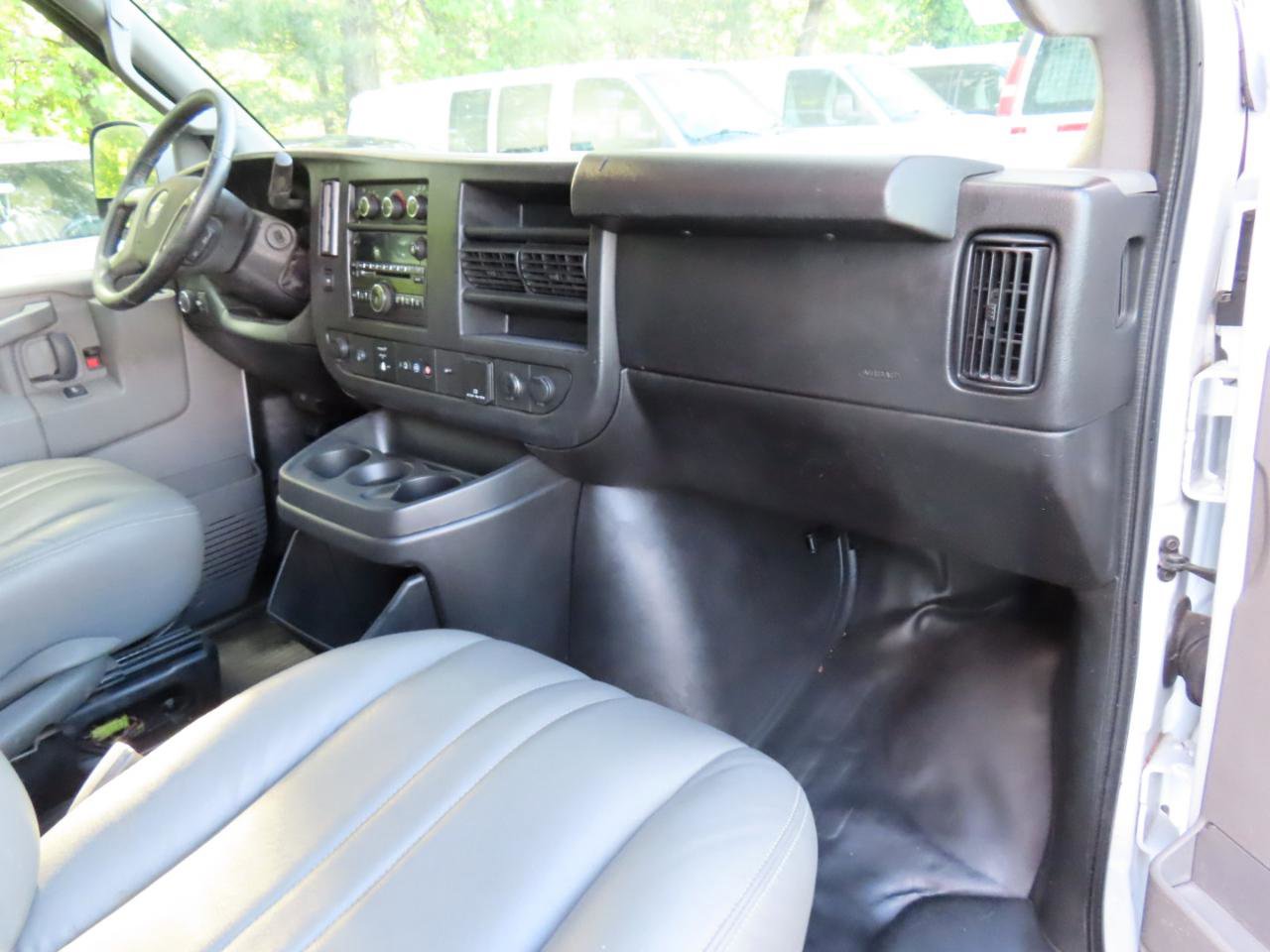 Used 2018 Chevrolet Express 3500 w/ Driver Convenience Package RWD image 9