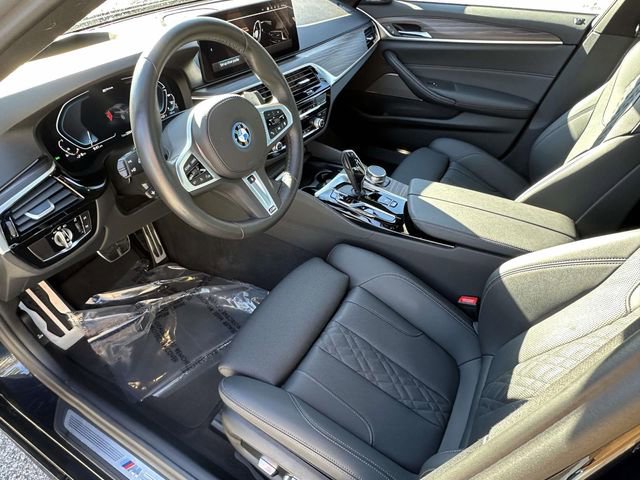 Certified 2023 BMW 530e xDrive w/ Premium Package image 2