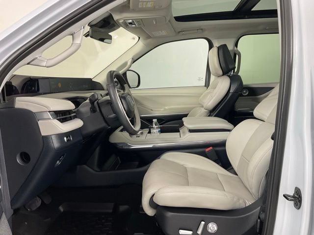 Used 2025 Lincoln Navigator L Reserve AWD/4WD image 17