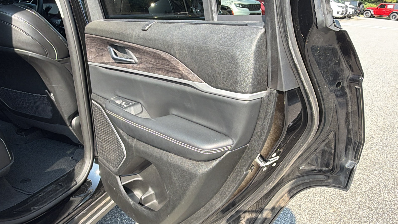 Used 2022 Jeep Grand Cherokee Limited w/ Luxury Tech Group II RWD image 21