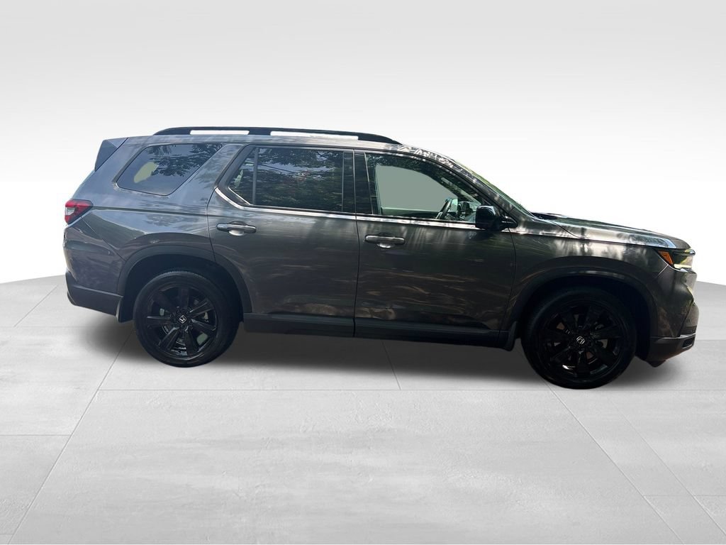 Used 2025 Honda Pilot Black Edition image 9