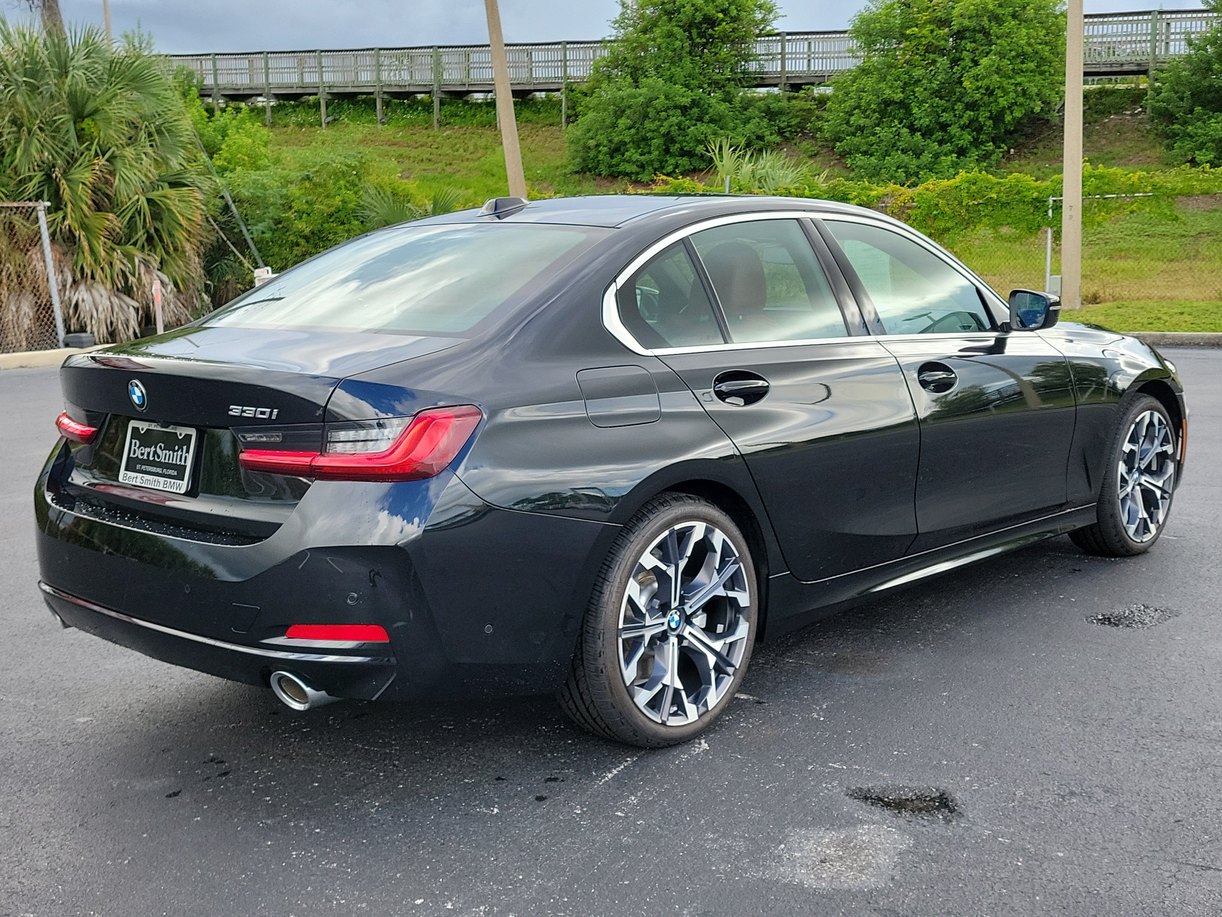 Used 2026 BMW 330i Sedan w/ Premium Package RWD image 3