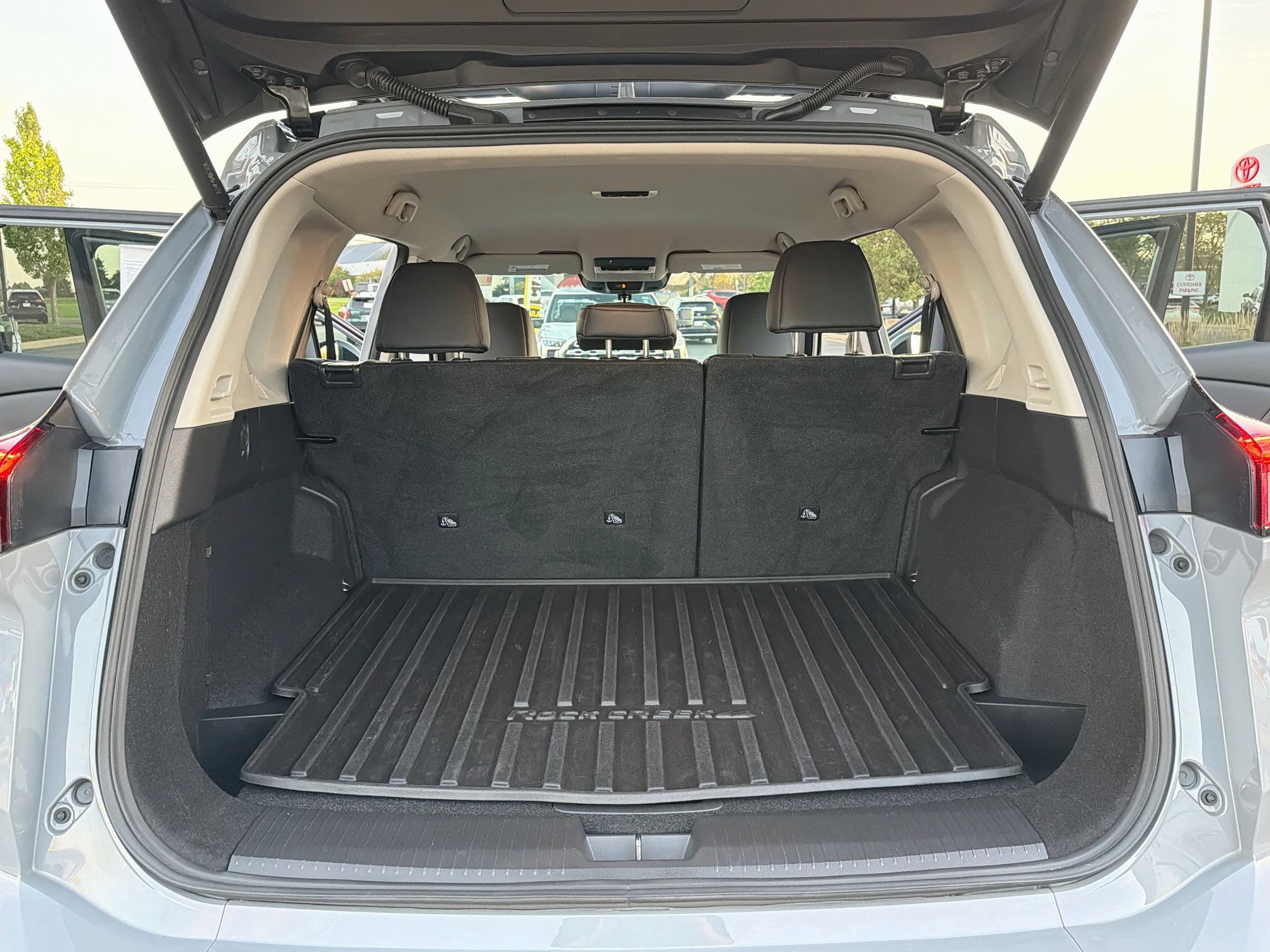 Used 2025 Nissan Rogue SV AWD/4WD image 13