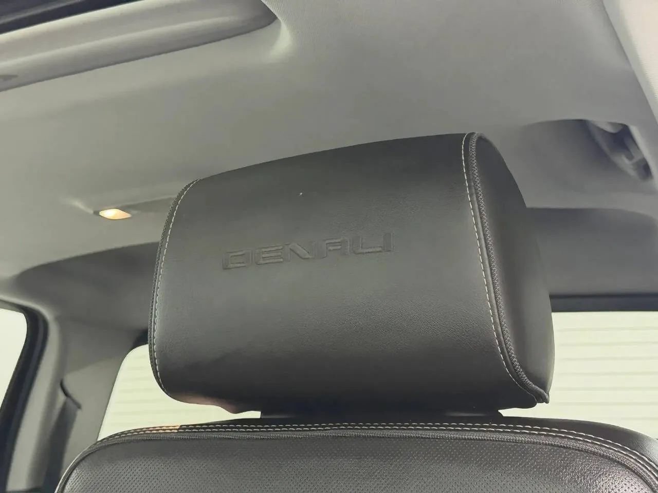 Used 2018 GMC Sierra 2500 Denali w/ Duramax Plus Package AWD/4WD image 32
