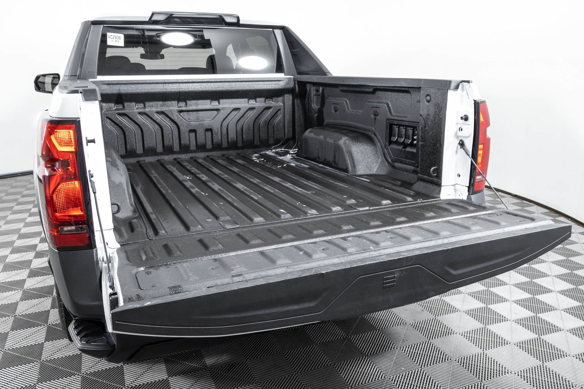 Used 2024 Chevrolet Silverado EV W/T AWD/4WD image 16