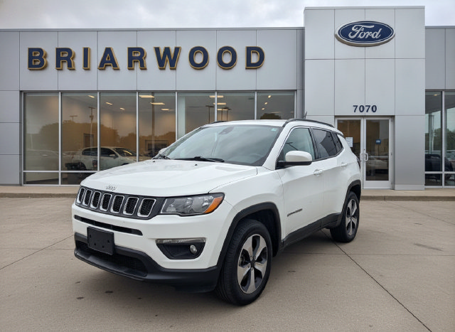 Used 2017 Jeep Compass Latitude w/ Popular Equipment Group AWD/4WD image 1