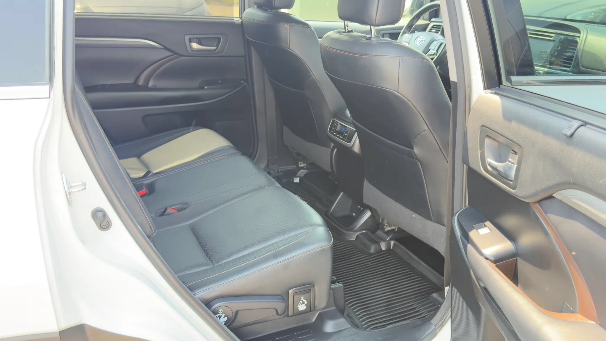Used 2018 Toyota Highlander Limited AWD/4WD image 16