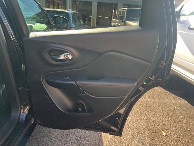 Used 2022 Jeep Cherokee Trailhawk image 16