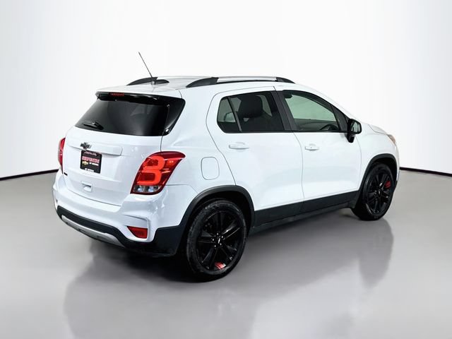 Used 2020 Chevrolet Trax LT w/ Sun & Sound Package FWD image 6