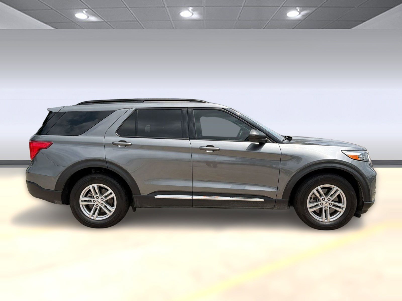 Used 2023 Ford Explorer XLT RWD image 7