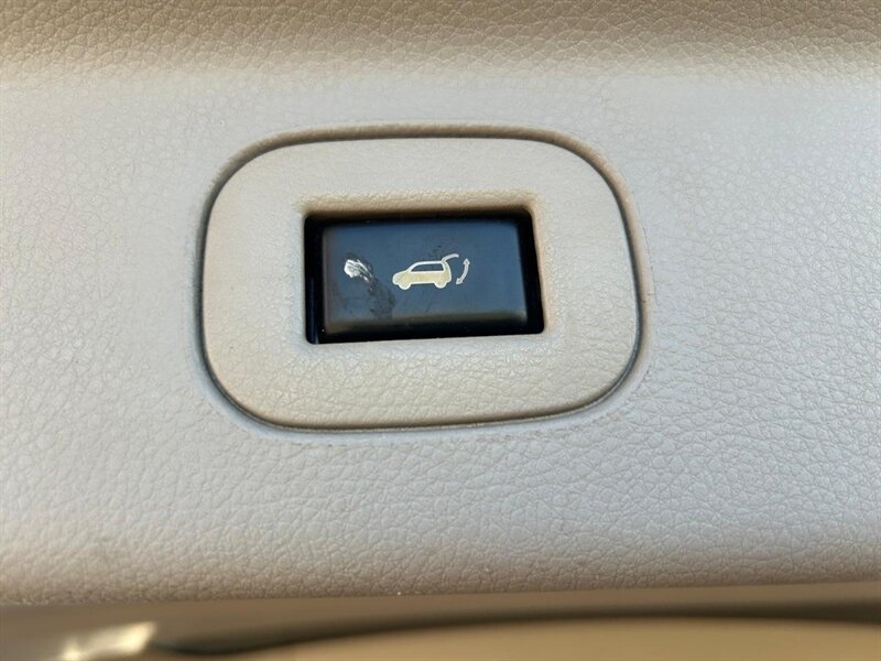 Used 2012 Nissan Quest LE FWD image 12