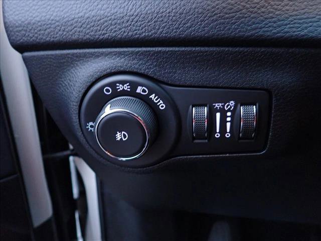 Used 2018 Jeep Compass Trailhawk w/ Cold Weather Group image 13