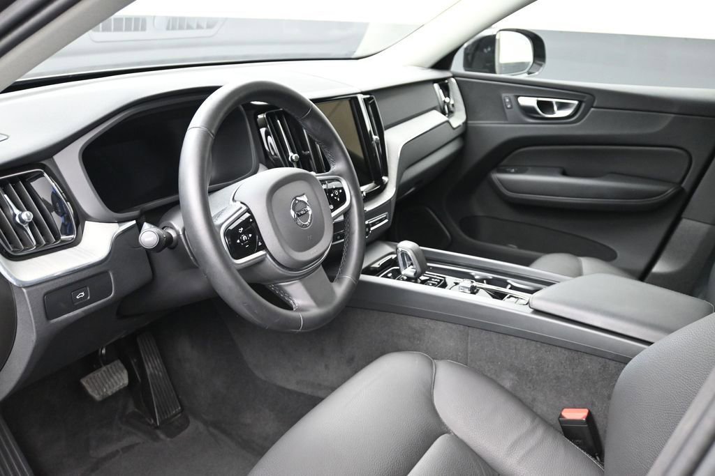 Used 2025 Volvo XC60 B5 Plus w/ Climate Package AWD/4WD image 10
