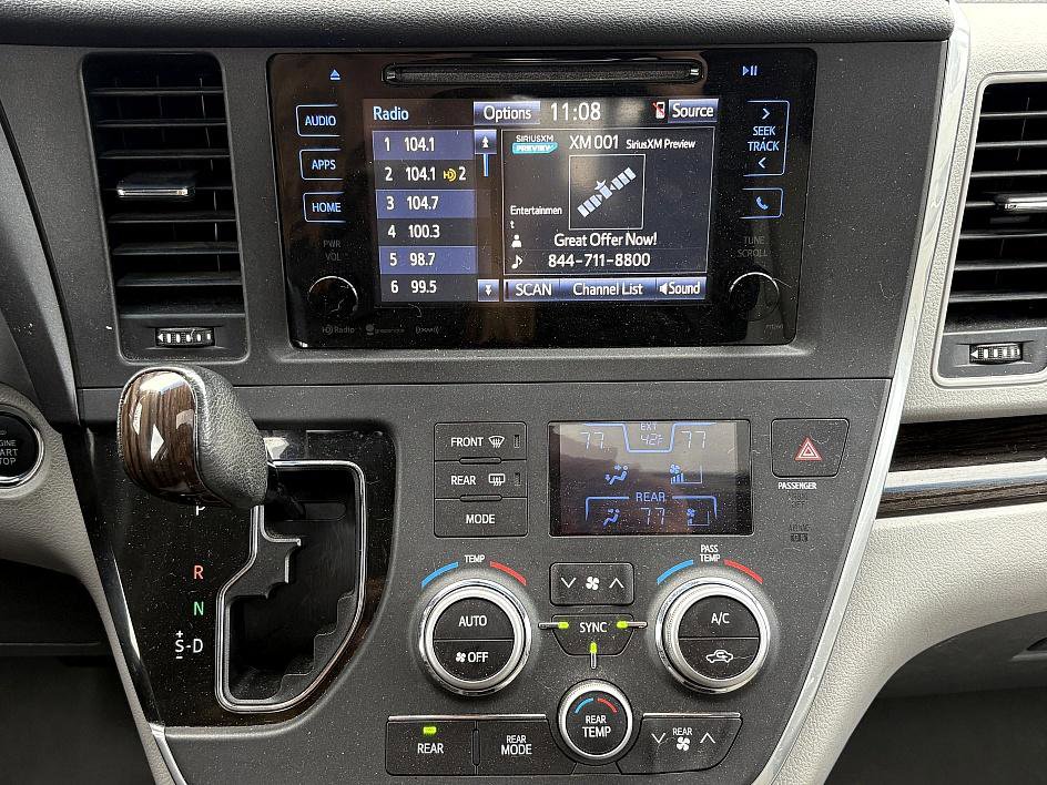 Used 2016 Toyota Sienna XLE image 26