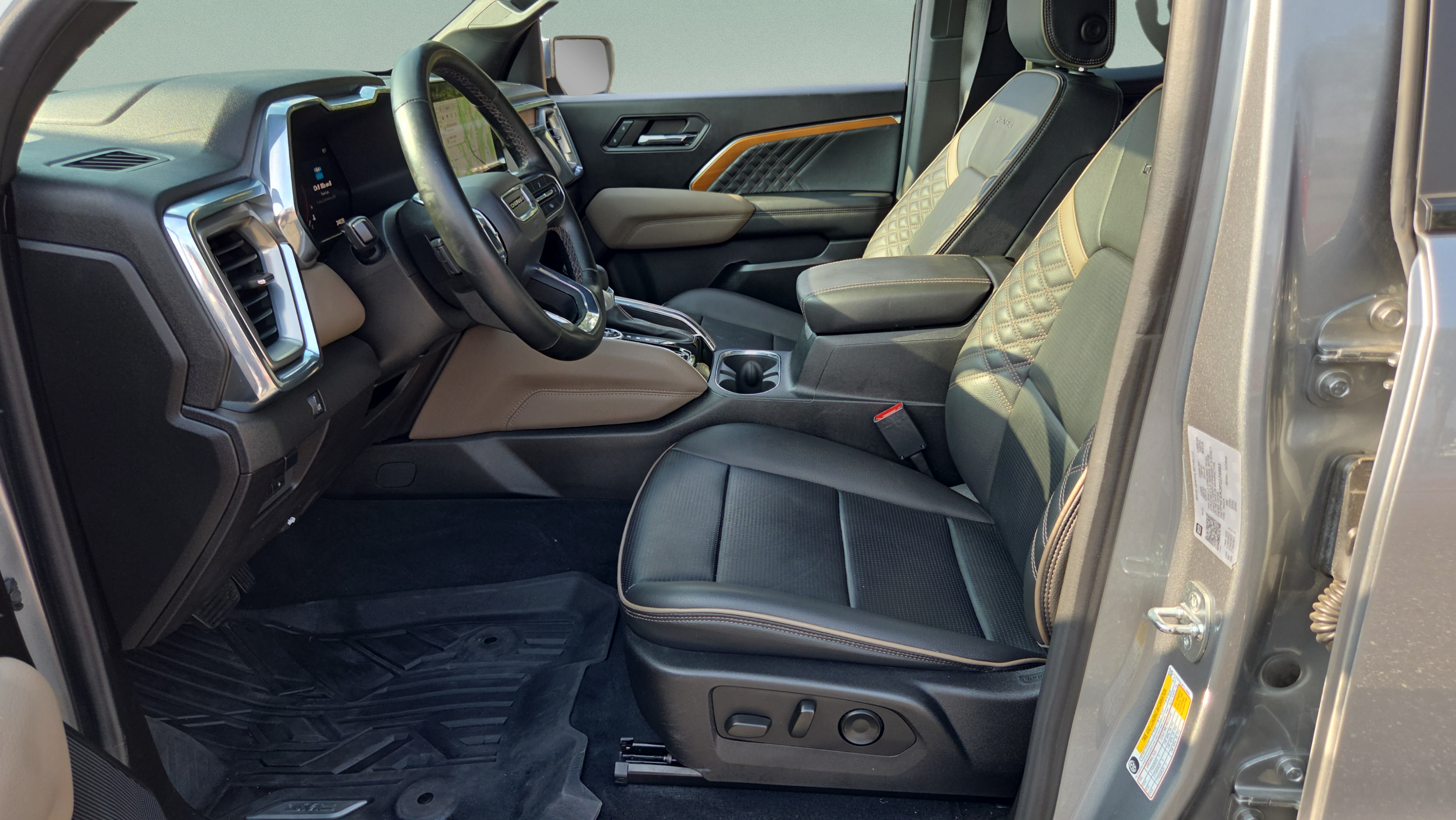 Used 2023 GMC Canyon Denali AWD/4WD image 9