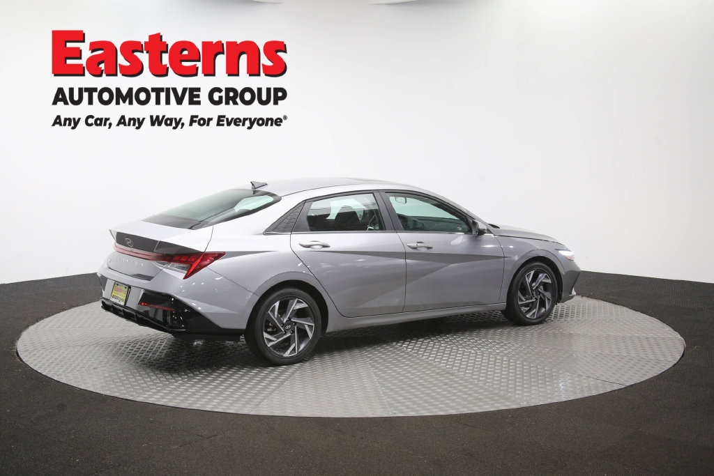 Used 2025 Hyundai Elantra SEL FWD image 46