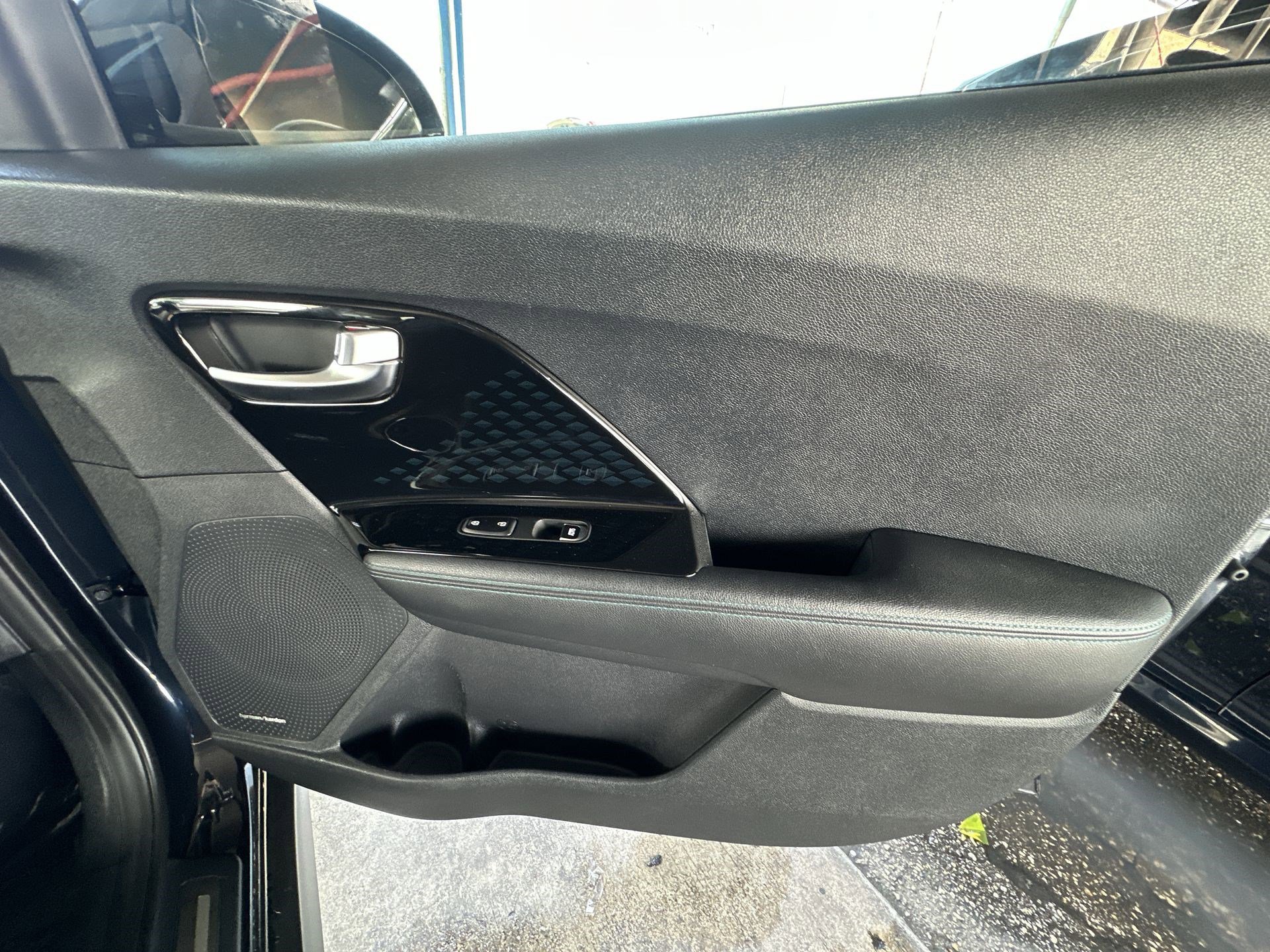 Used 2022 Kia Niro EX Premium w/ Cold Weather Package image 29