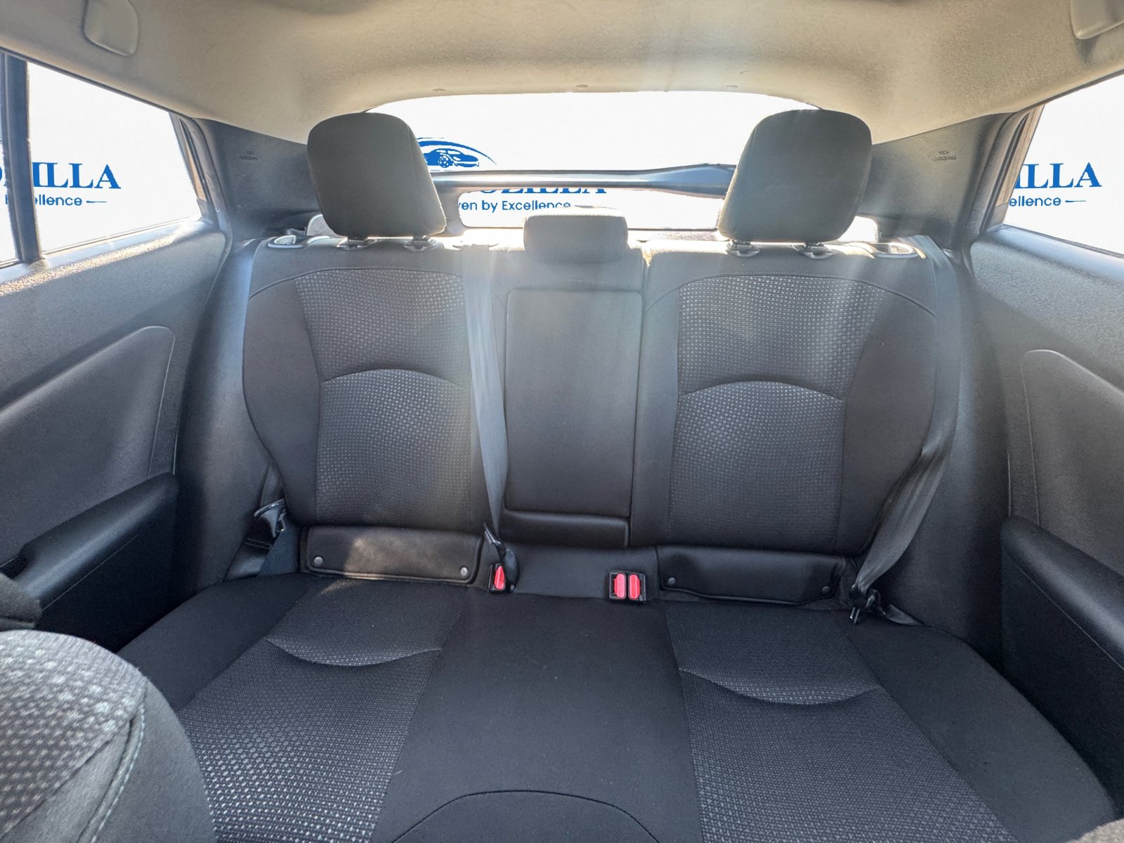 Used 2020 Toyota Prius LE w/ Carpet Mat Package AWD/4WD image 10