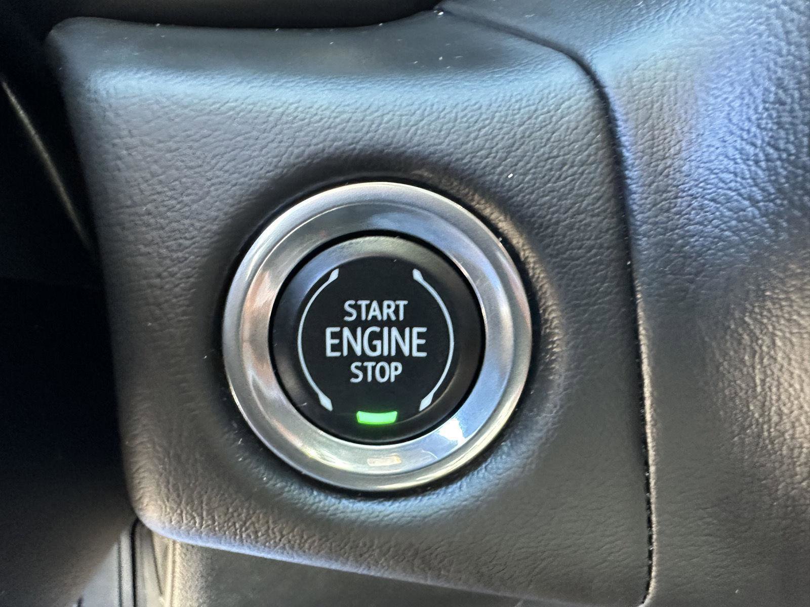 Used 2023 Chevrolet Suburban Premier image 28