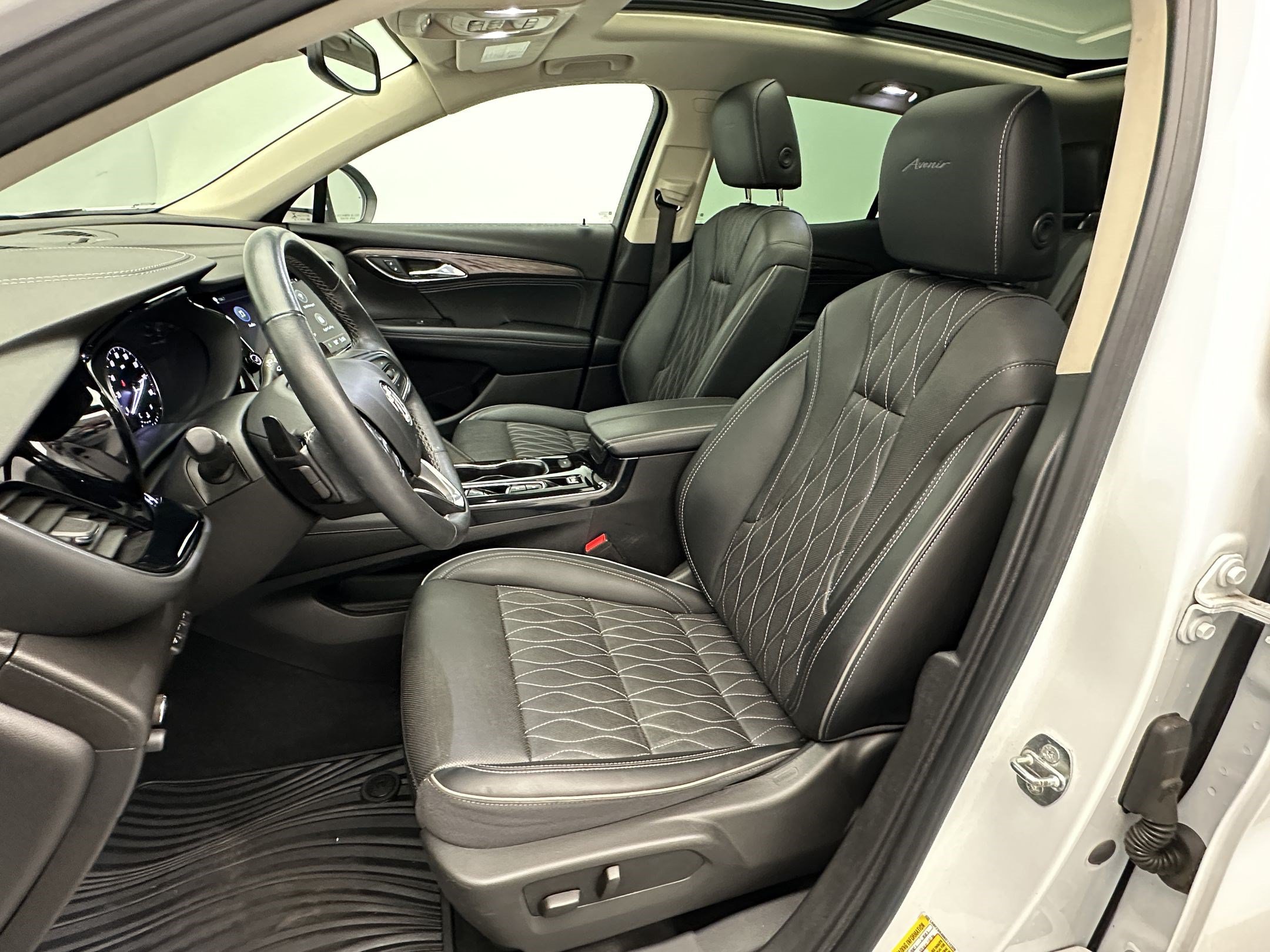 Certified 2022 Buick Envision Avenir w/ Safety Package AWD/4WD image 5