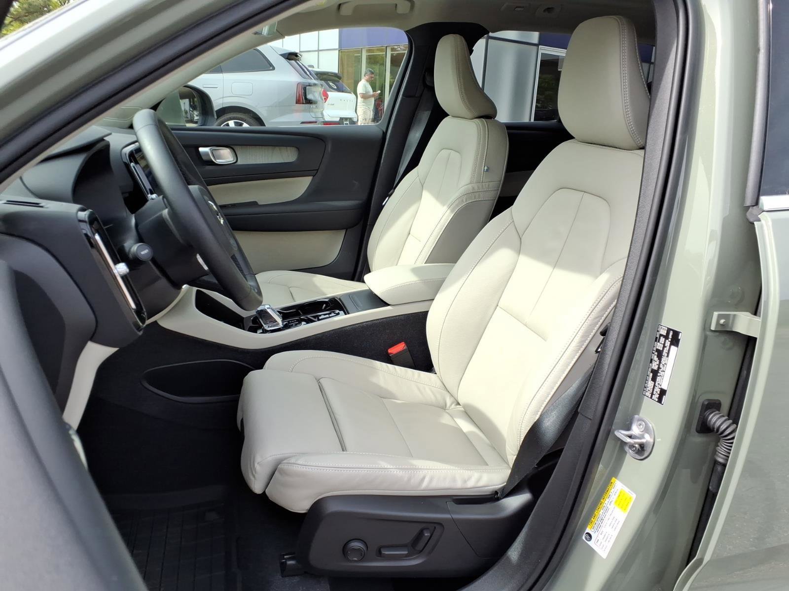 Certified 2023 Volvo XC40 B5 Plus w/ Protection Package Premier AWD/4WD image 16