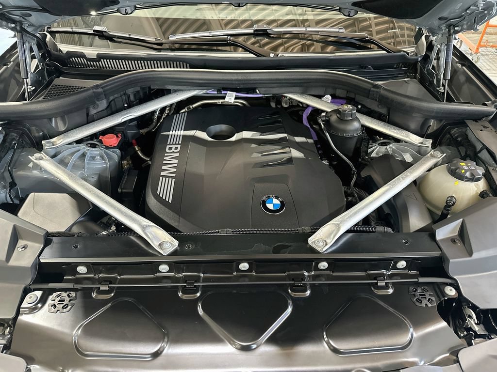Used 2025 BMW X5 xDrive40i w/ M Sport Package AWD/4WD image 32