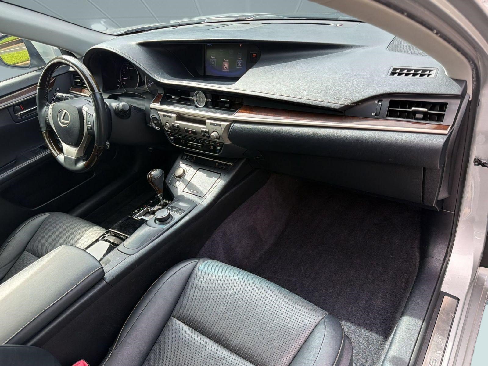 Used 2015 Lexus ES 350 w/ Premium Package FWD image 31