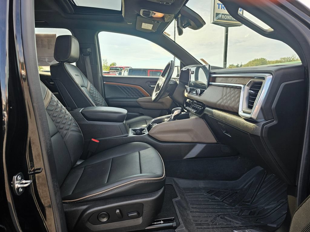 Used 2023 GMC Canyon Denali w/ Denali Black Edition AWD/4WD image 10