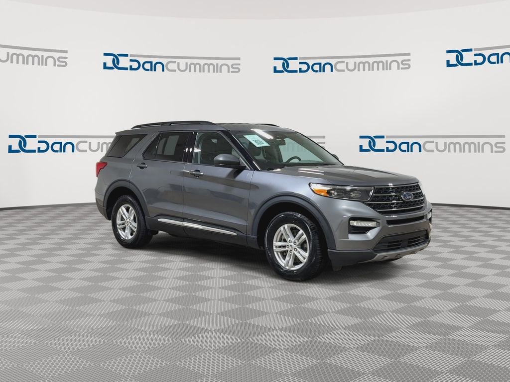 Used 2022 Ford Explorer XLT w/ Equipment Group 202A AWD/4WD image 2