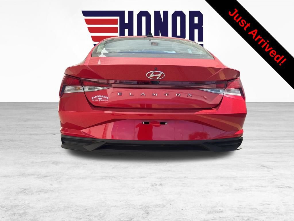 Used 2022 Hyundai Elantra SEL image 2