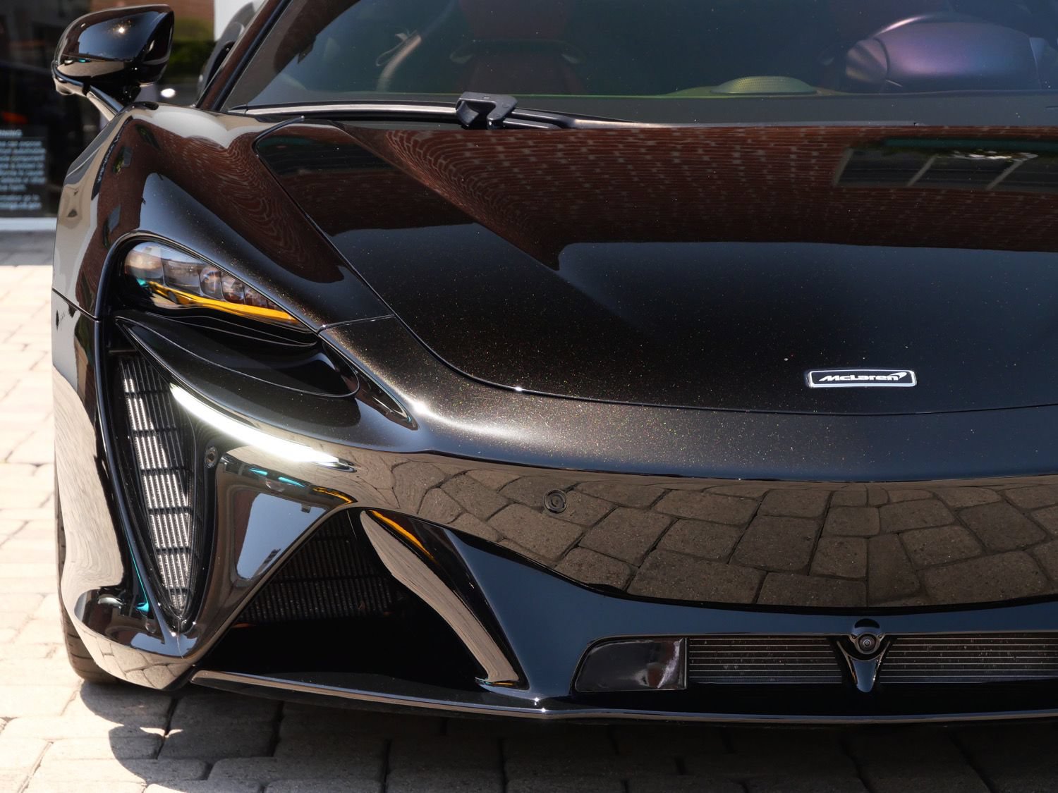 Used 2023 McLaren Artura RWD image 16