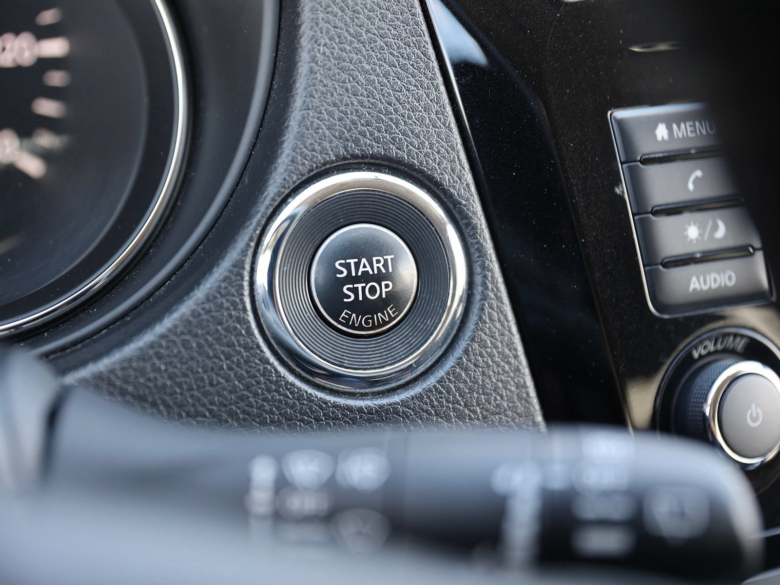Used 2018 Nissan Rogue SV AWD/4WD image 31