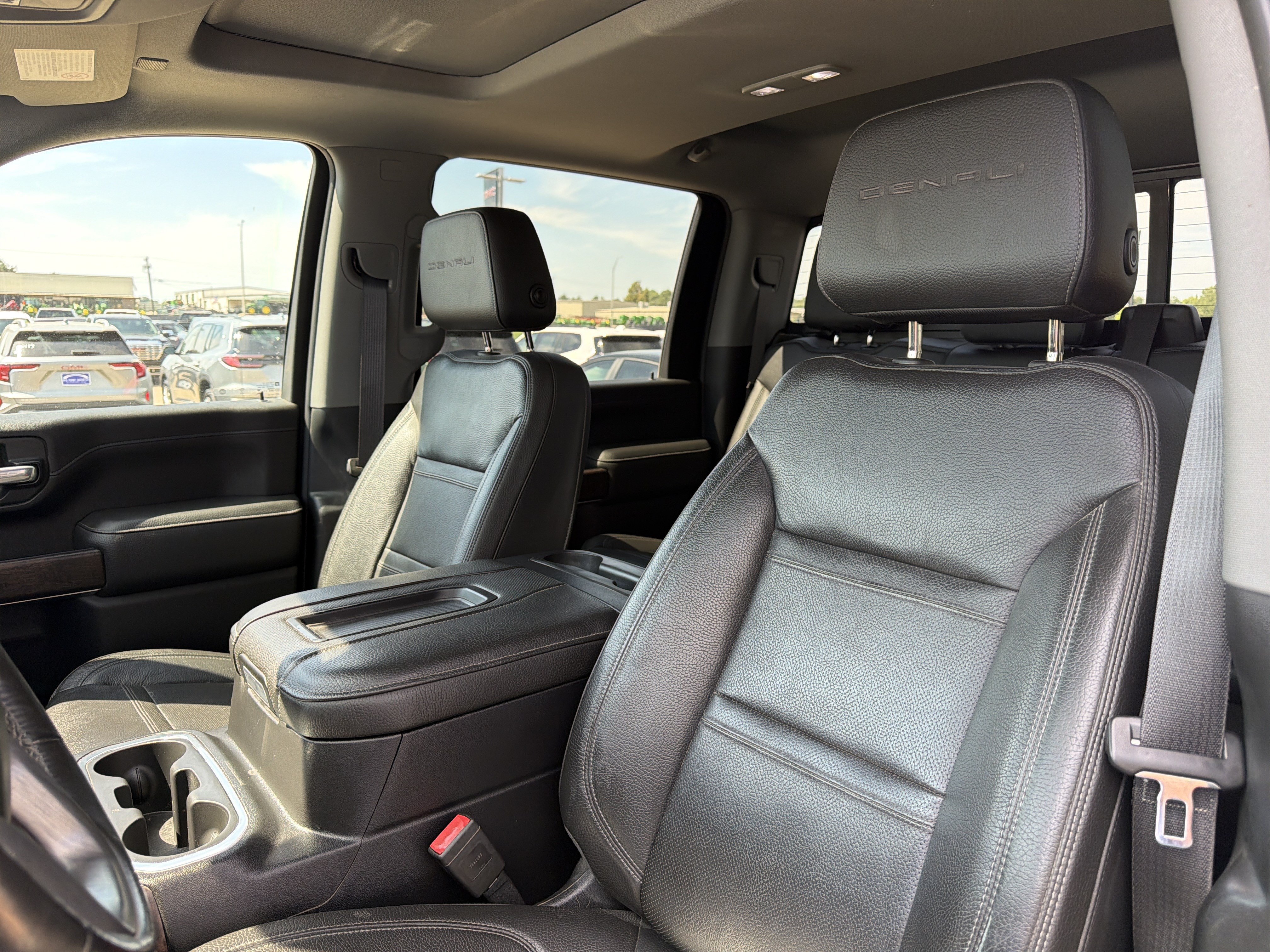 Used 2020 GMC Sierra 2500 Denali w/ Denali Ultimate Package AWD/4WD image 7
