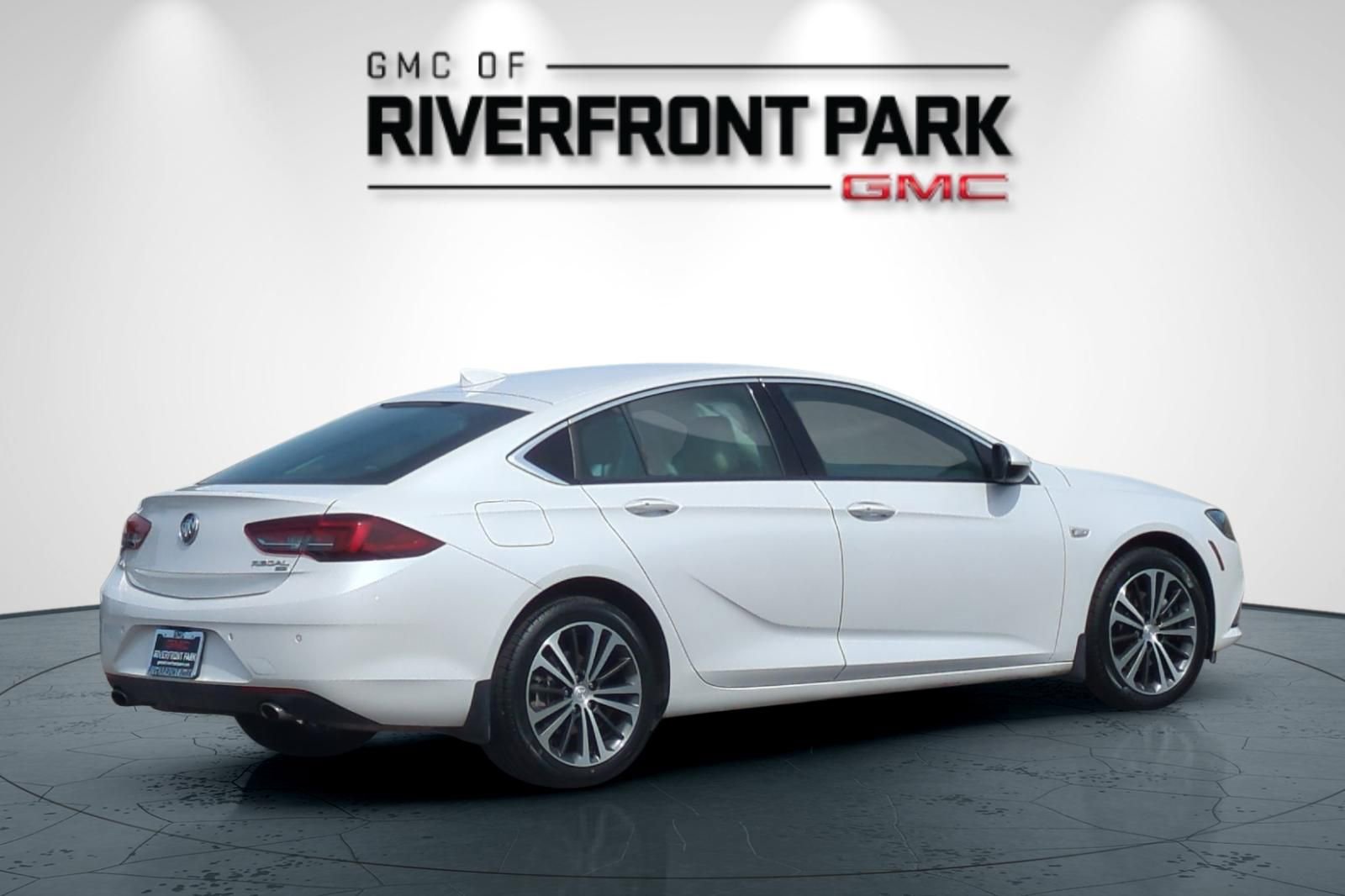 Used 2019 Buick Regal Preferred w/ Driver Confidence Package I AWD/4WD image 3