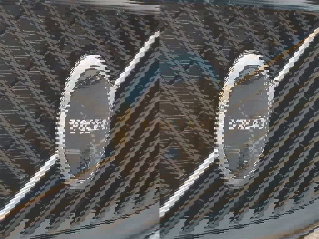 Used 2026 Volvo XC60 B5 Plus w/ Protection Package Premier image 11