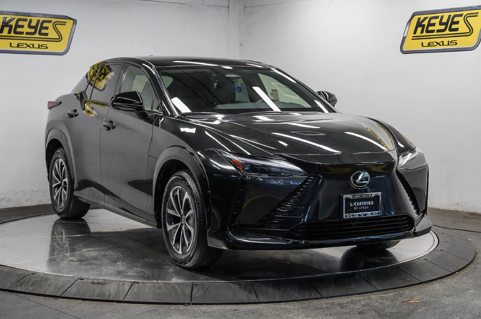 Used 2025 Lexus RZ 300e w/ Accessory Package (2T) FWD image 5
