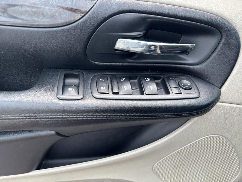 Used 2015 Dodge Grand Caravan SXT FWD image 9