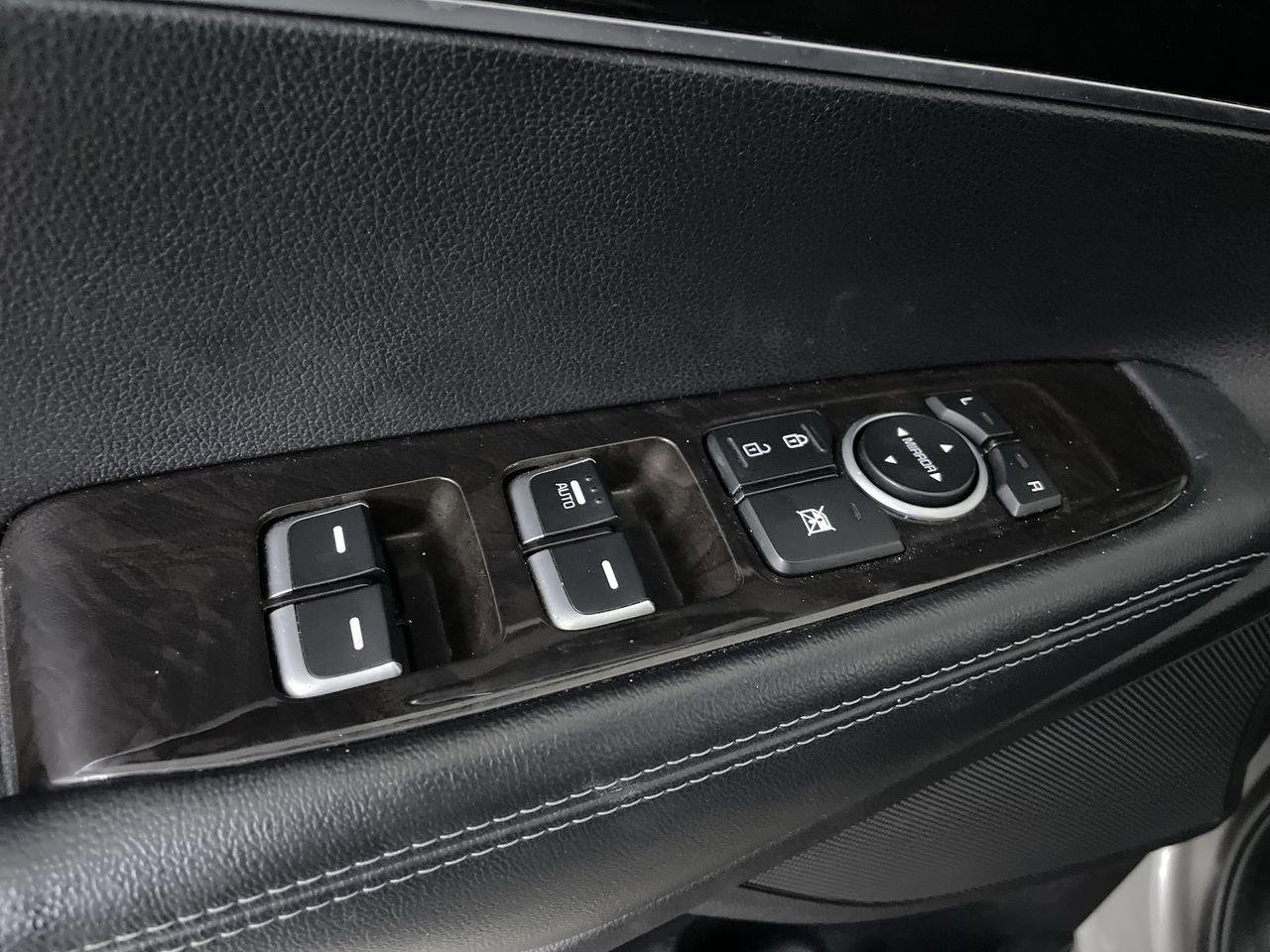 Used 2018 Kia Sorento L image 11