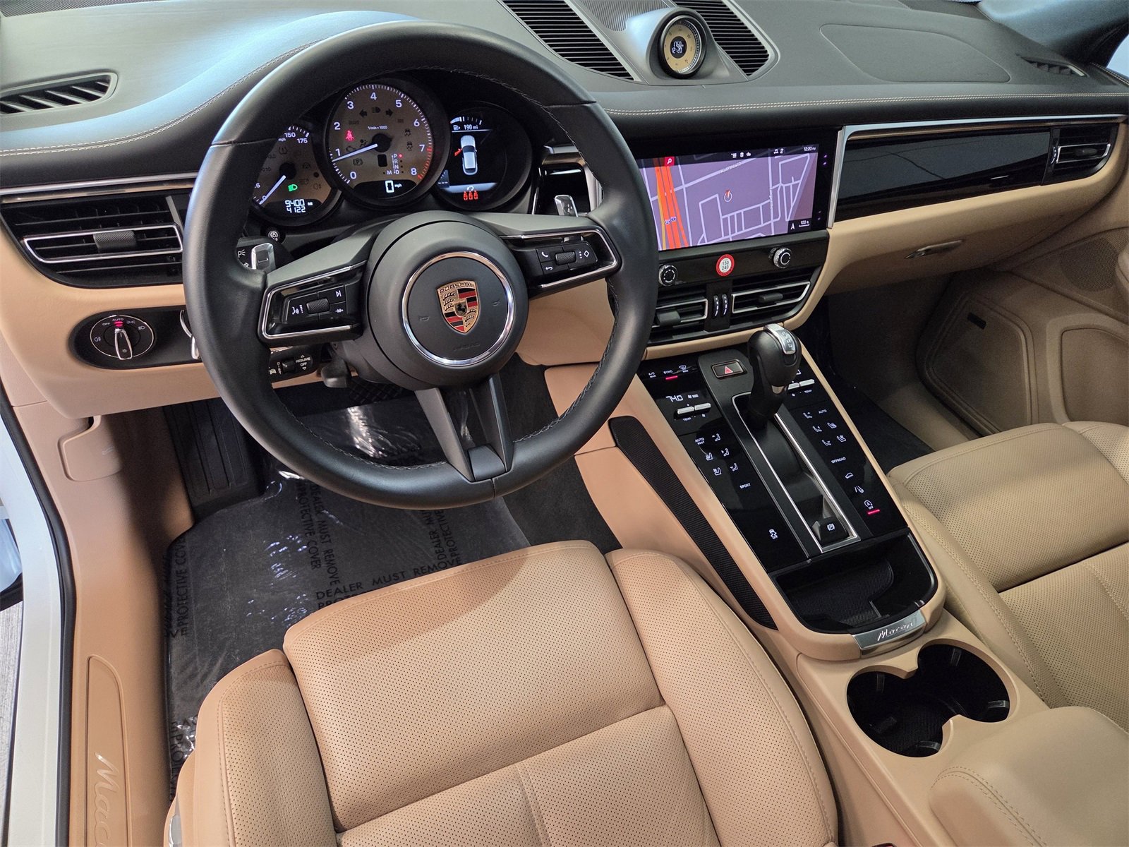 Used 2024 Porsche Macan image 4