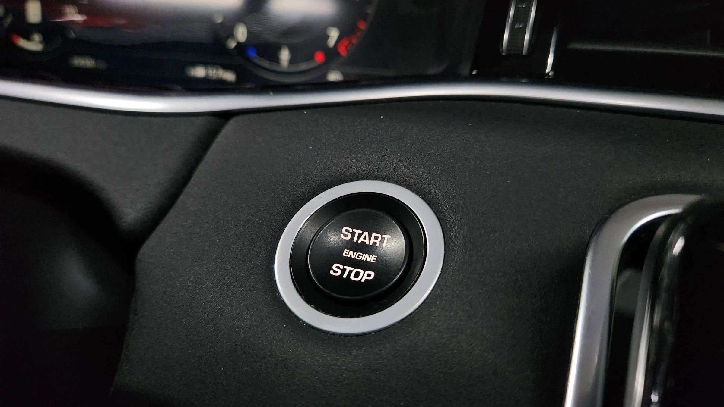 Used 2020 Land Rover Range Rover Evoque SE image 26
