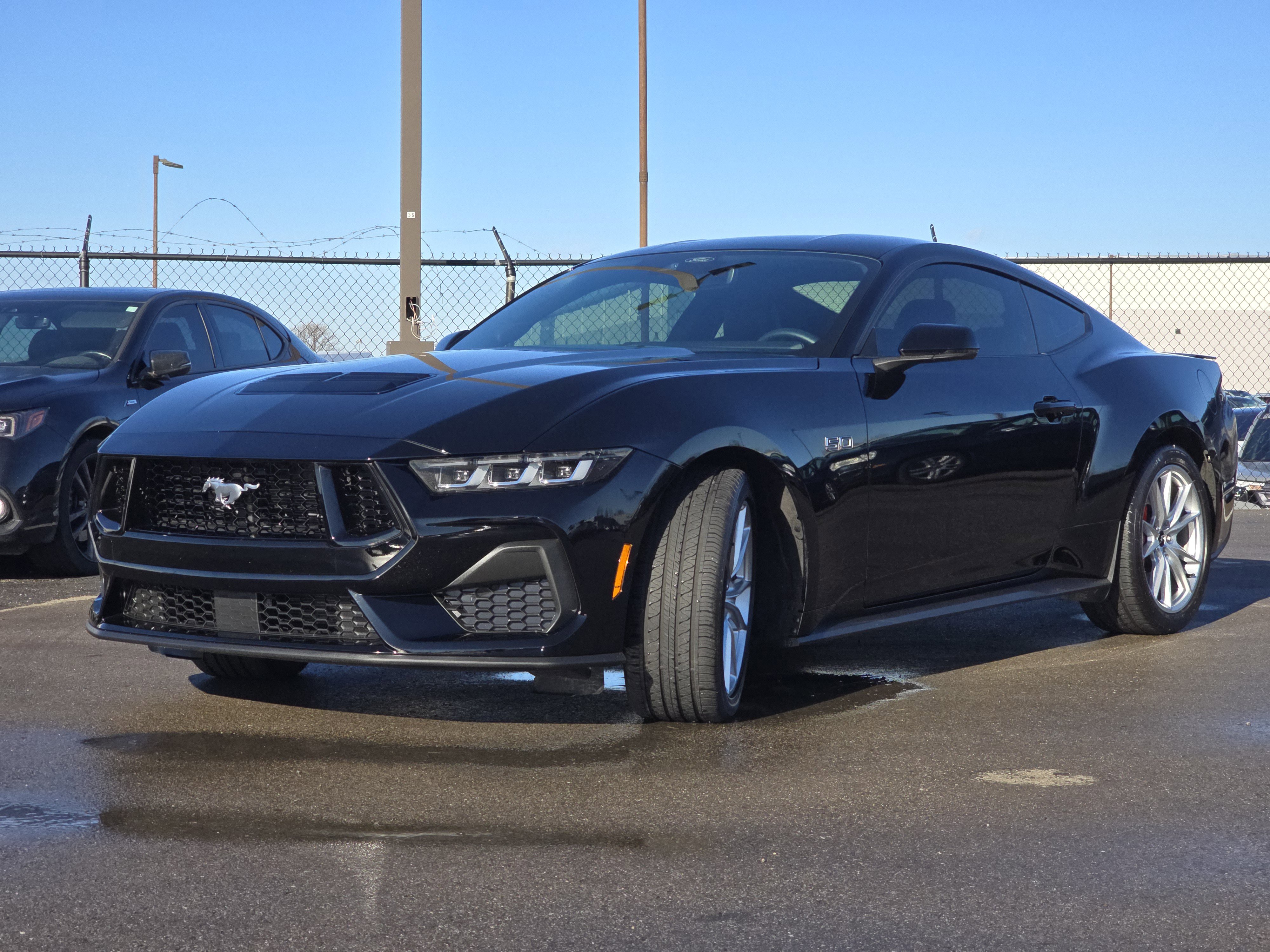 Used 2024 Ford Mustang GT Premium image 3
