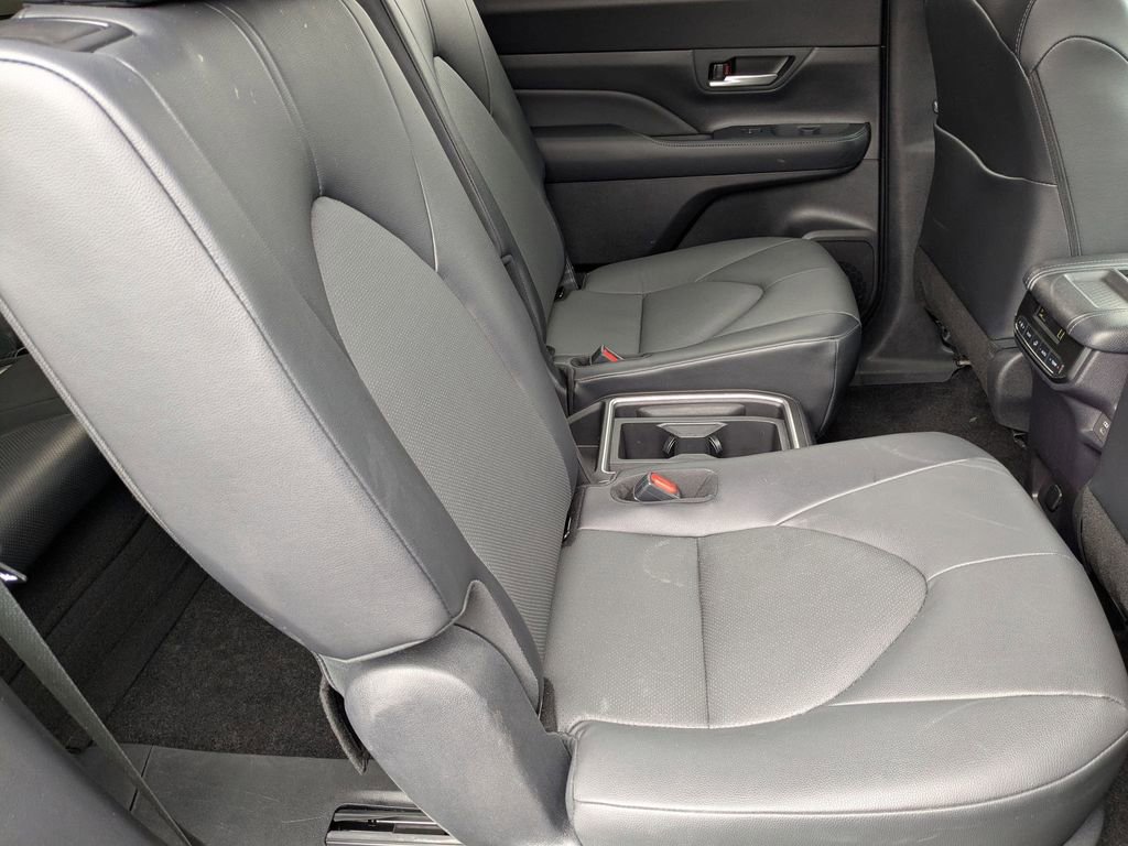 Used 2025 Toyota Grand Highlander XLE image 30