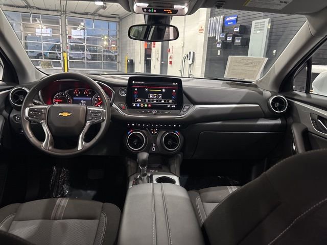 Used 2025 Chevrolet Blazer LT w/ Convenience Package image 28
