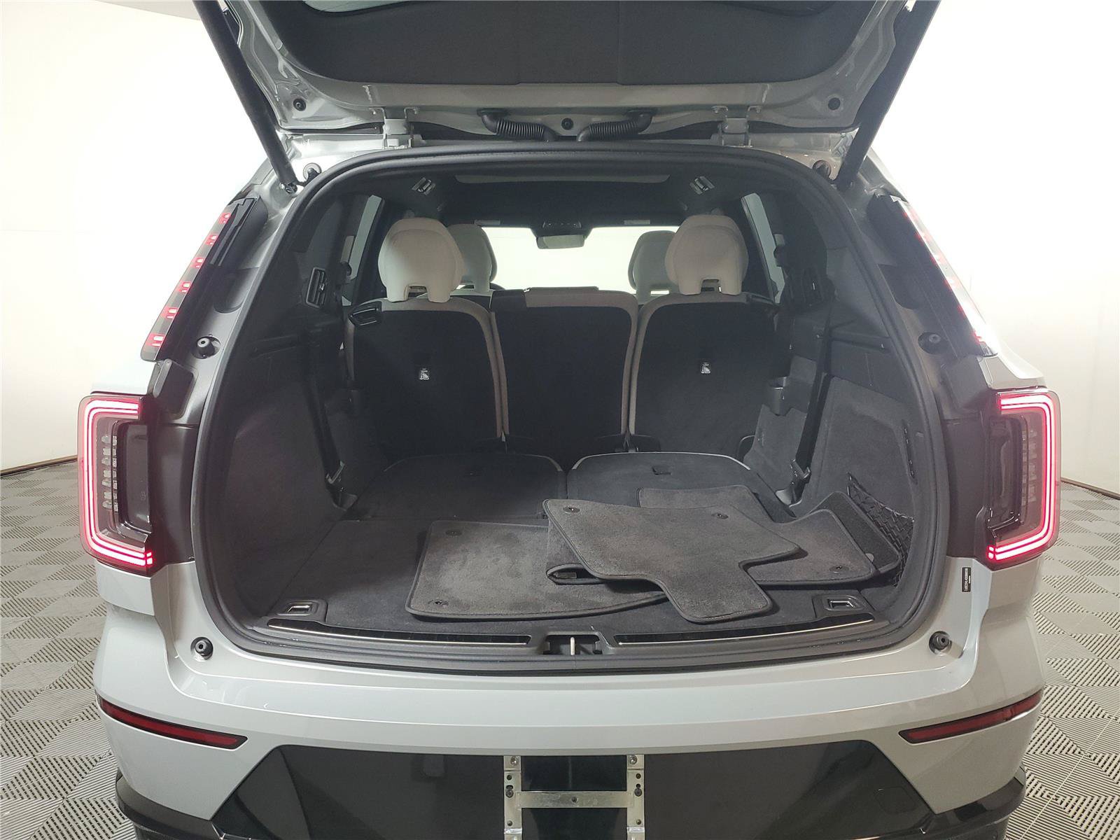 Certified 2025 Volvo EX90 Ultra AWD/4WD image 8