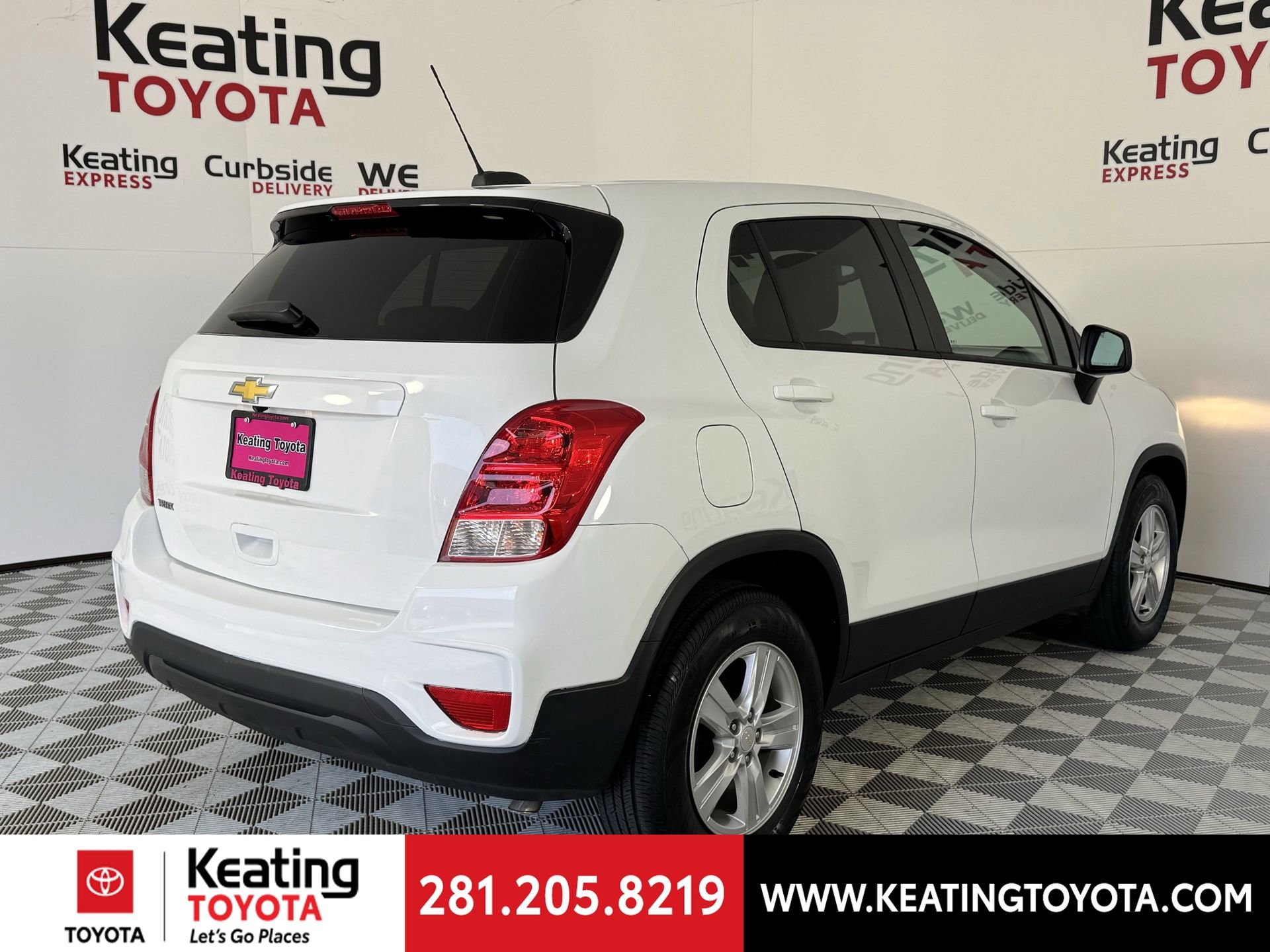 Used 2022 Chevrolet Trax LS w/ Tint and Cruise Package image 5