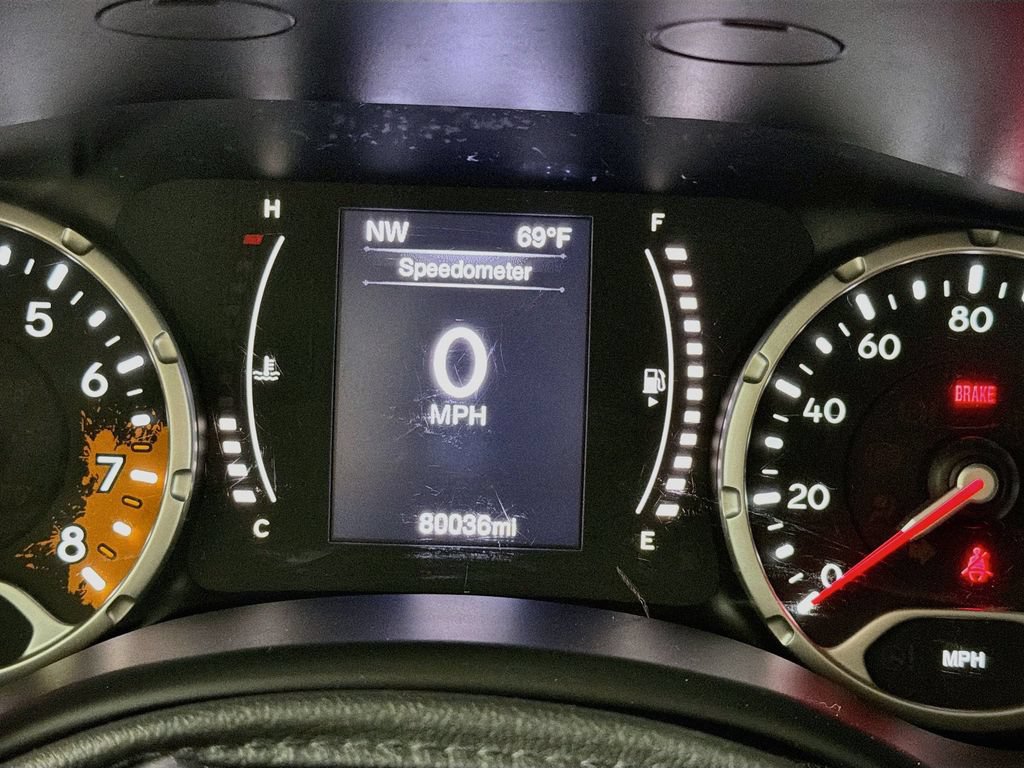 Used 2015 Jeep Renegade Latitude w/ Cold Weather Group II FWD image 12