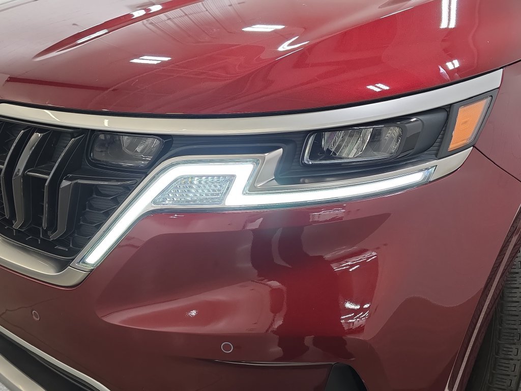 Used 2024 Kia Carnival EX FWD image 29