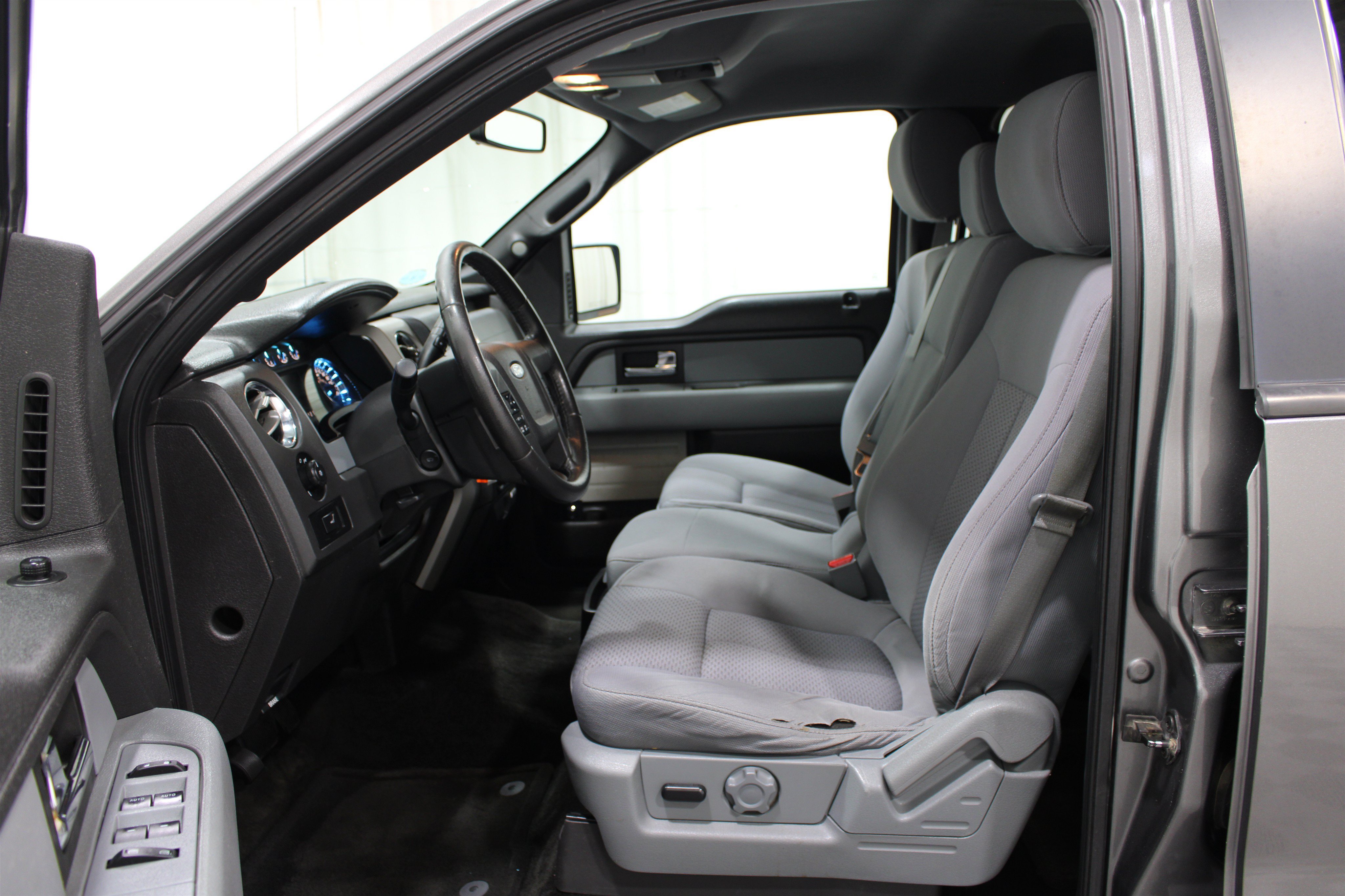 Used 2014 Ford F150 XLT w/ Equipment Group 302A Luxury RWD image 3